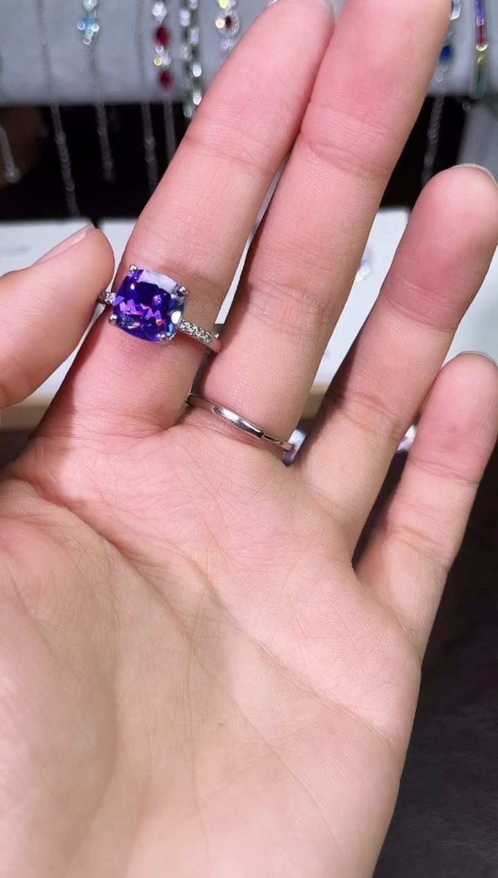 足铂镶嵌合成（培育）蓝宝石戒指/指环紫宝戒指