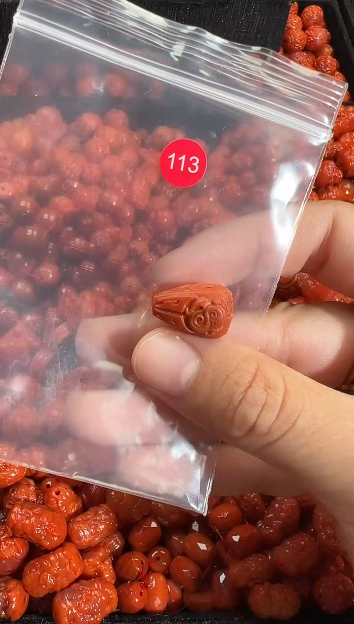 颈饰未镶嵌南红玛瑙1