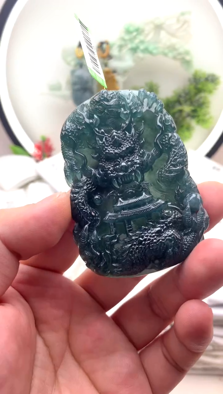 颈饰未镶嵌翡翠龙牌