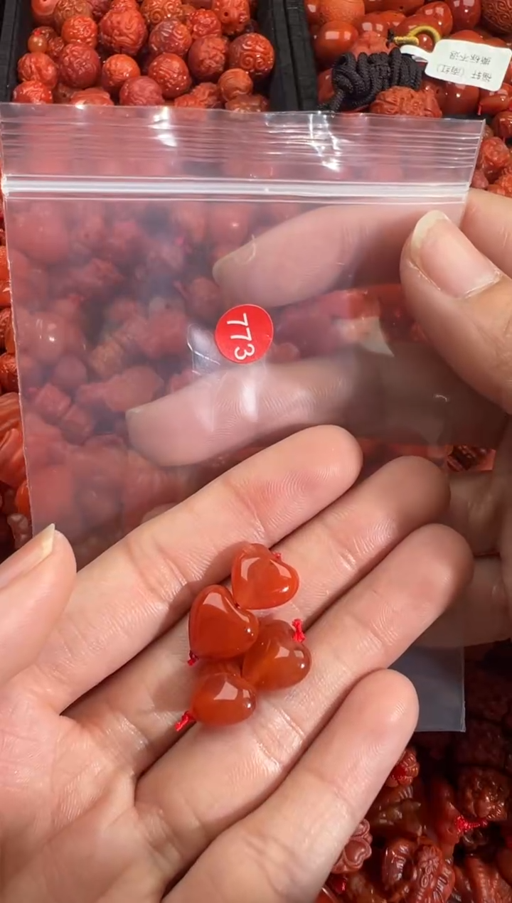 南红玛瑙未镶嵌颈饰1