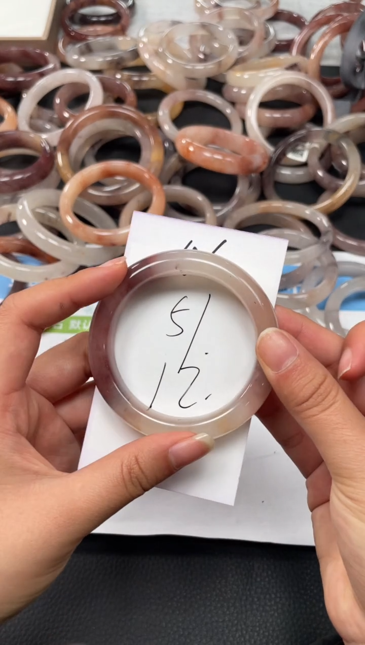 未镶嵌手镯石英质玉46