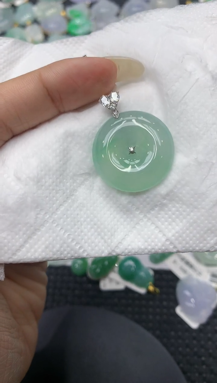 颈饰18K金镶嵌翡翠B****茶11111111111