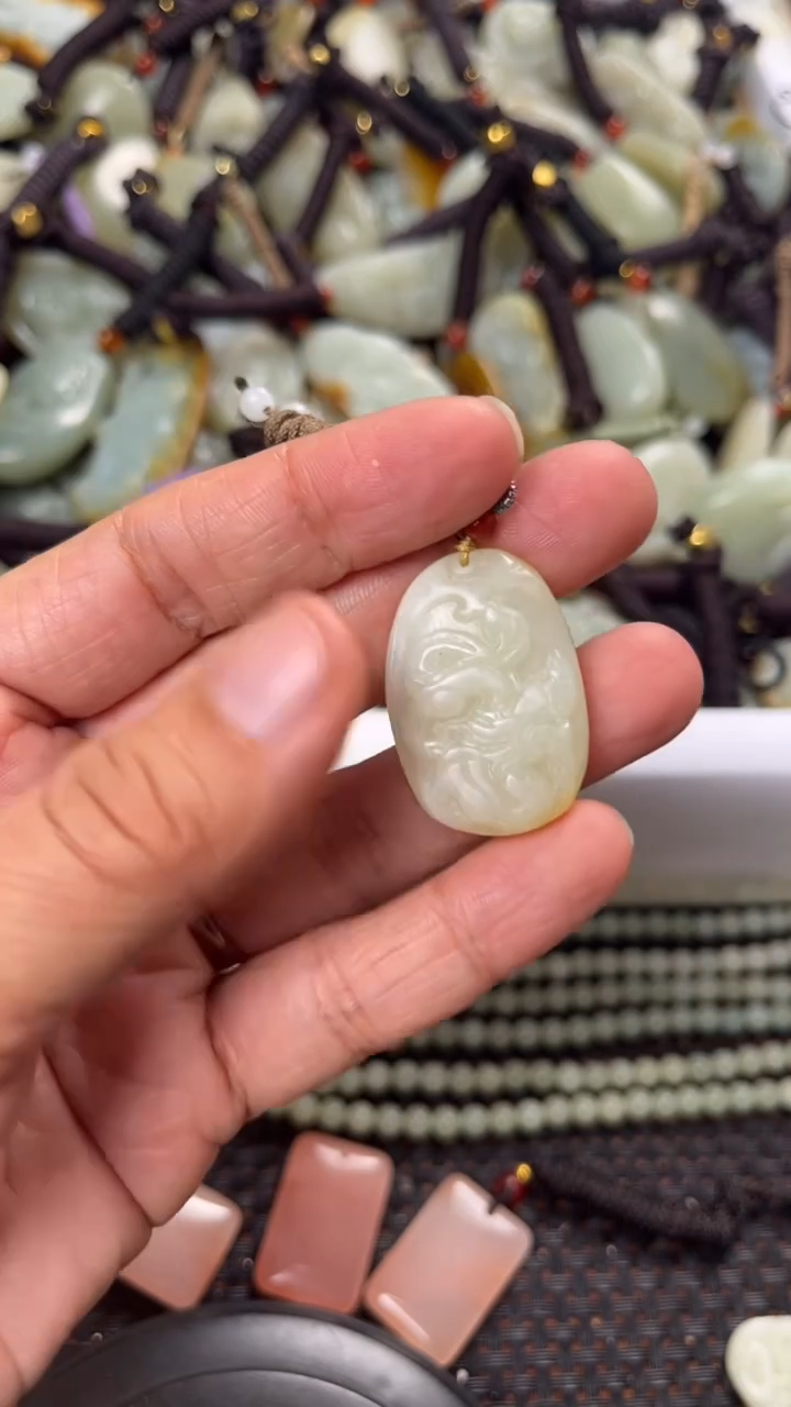 【闪购商品】和田玉颈饰未镶嵌多样性发货没有证书拍一发一有瑕
