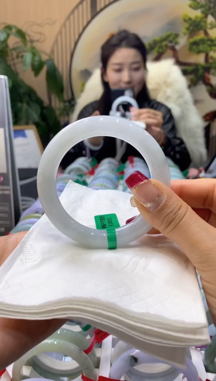 【闪购商品】翡翠手镯未镶嵌99913017