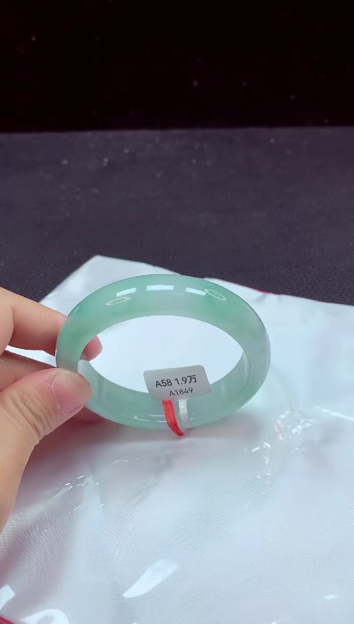 【闪购商品】翡翠手镯（圆镯）未镶嵌手镯58