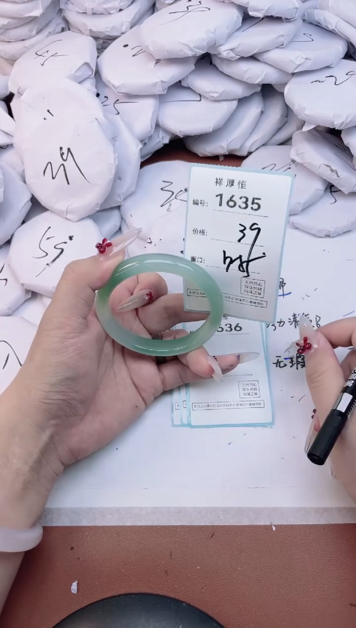 玛瑙/玉髓手镯未镶嵌1635