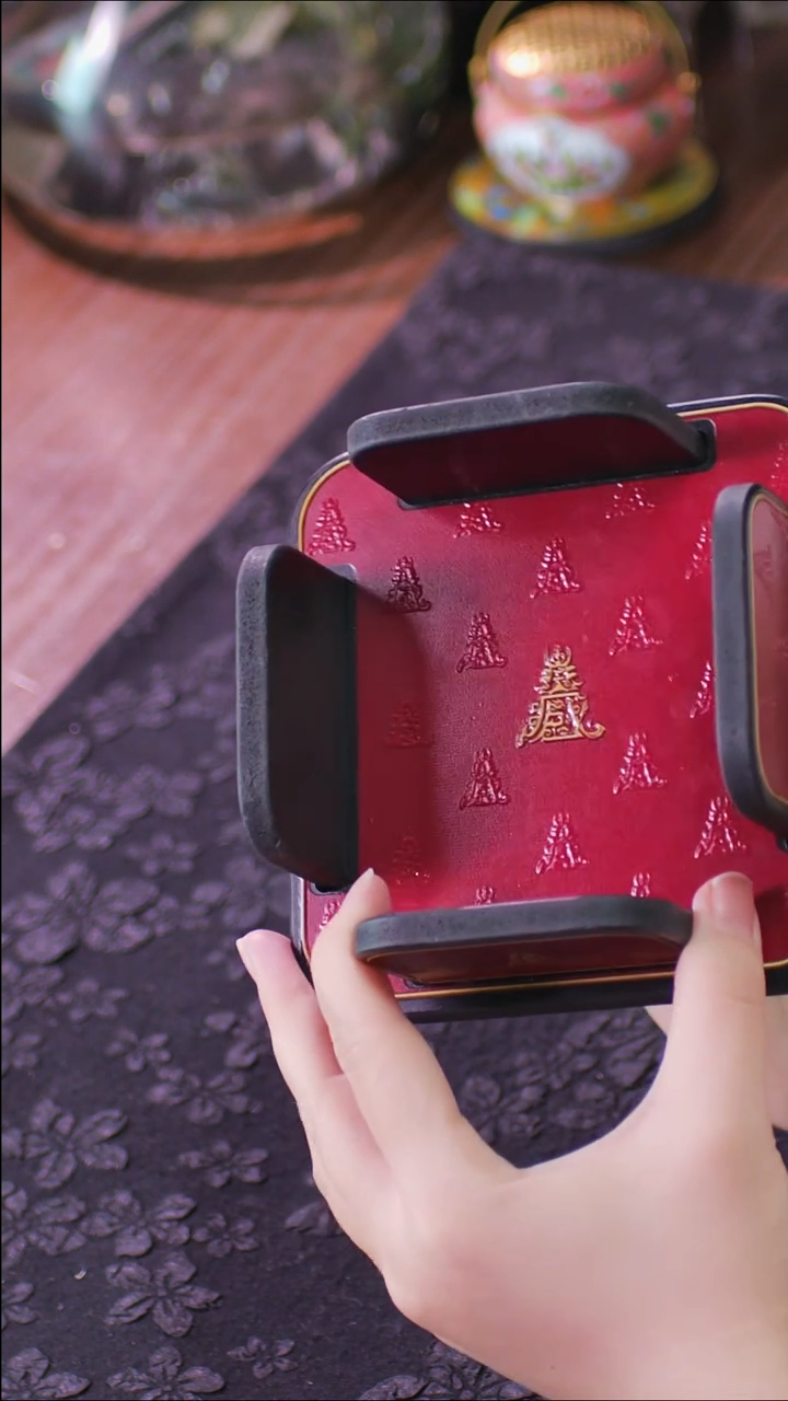 壹藏贰宝红色杯垫托