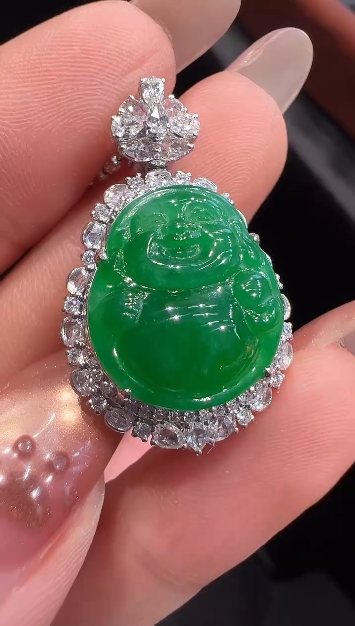 颈饰18K金镶嵌翡翠吊坠