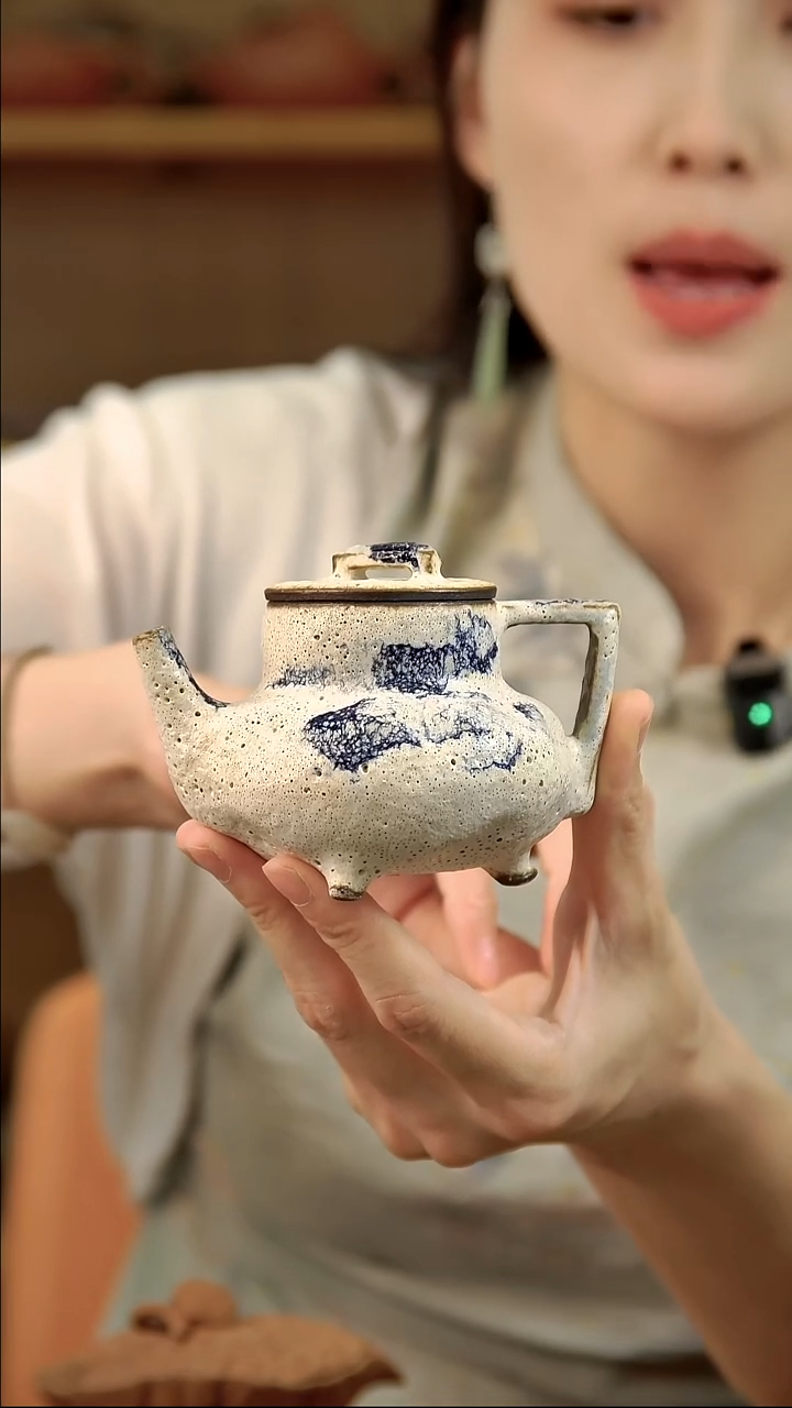   言野手作 粉引三足茶壶