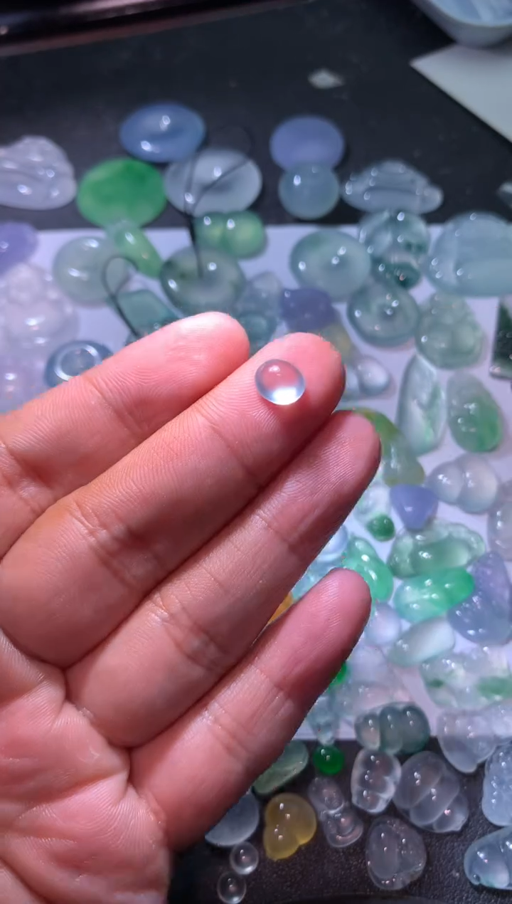 【闪购商品】翡翠颈饰未镶嵌蛋面