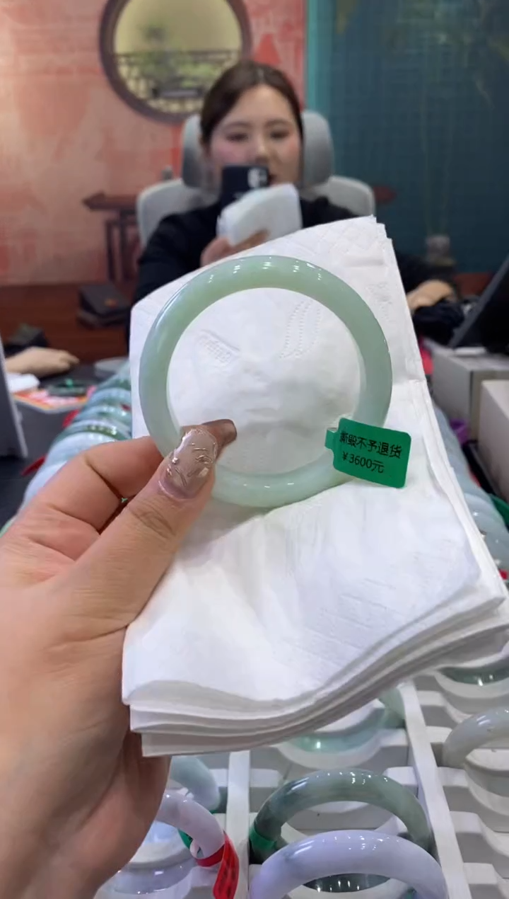 【闪购商品】翡翠手镯未镶嵌多人0012186