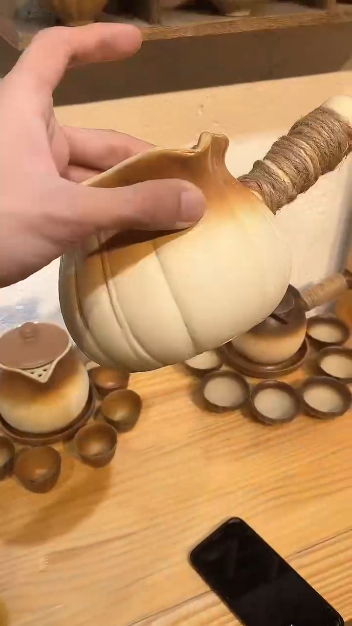 【闪购商品】（实心把手）800ml南瓜竖纹罐罐壶