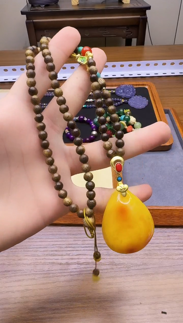 14K金镶嵌颈饰蜜蜡X07     