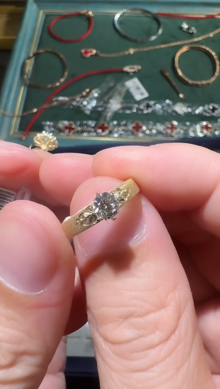 【闪购商品】钻石戒指18K金镶嵌50分雕金戒指YHY