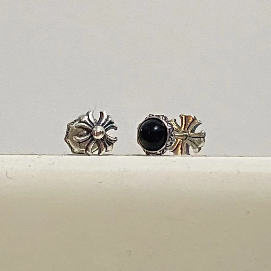 925银玻璃银制品 A078小众精工黑色十字花银耳钉迷你复古个性经典