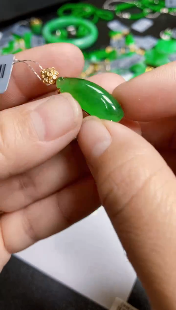 【闪购商品】翡翠颈饰18K金镶嵌吊坠