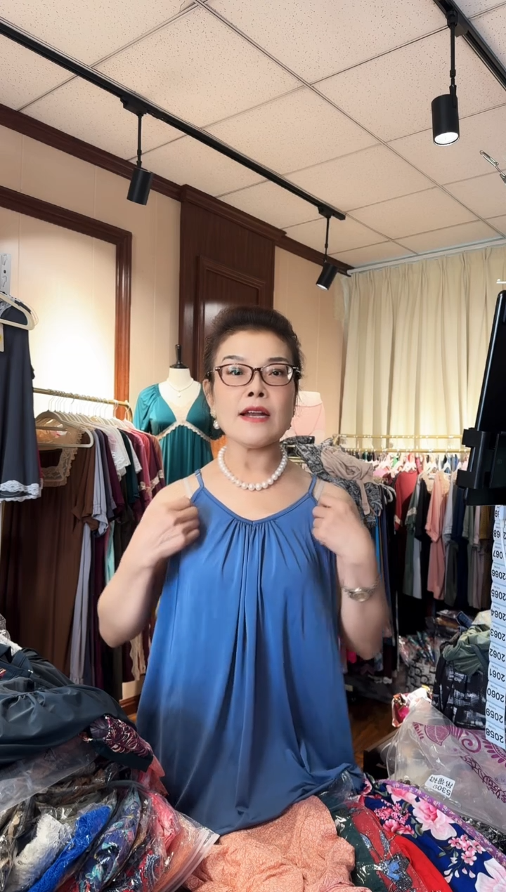 牛奶丝灰蓝色吊带（17605）