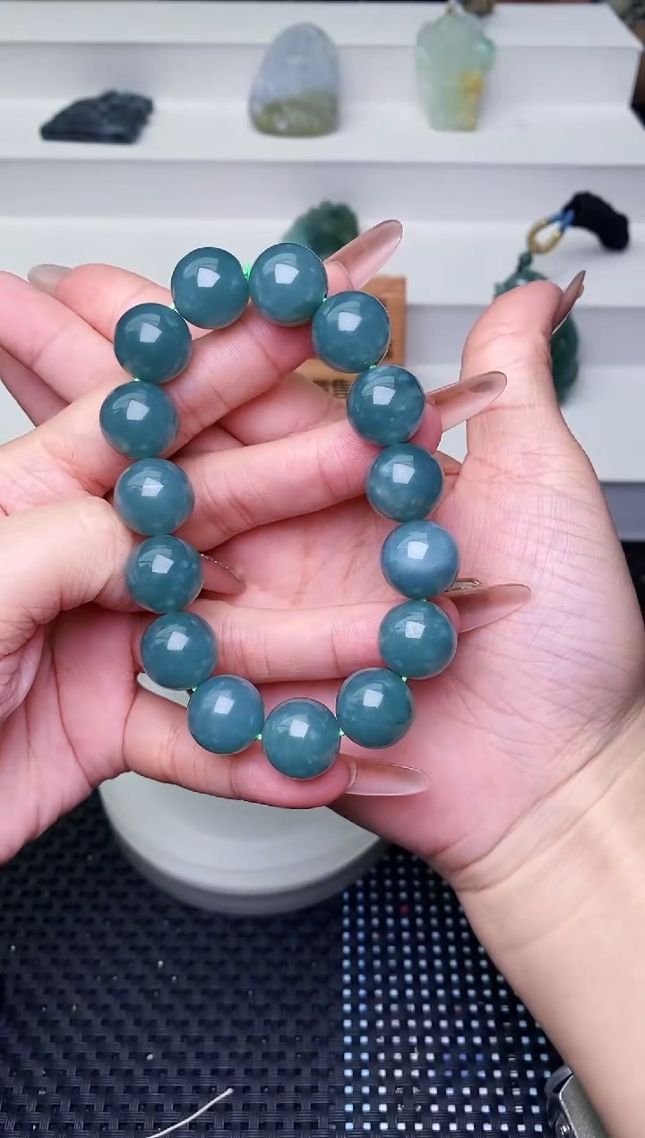 颈饰未镶嵌翡翠 