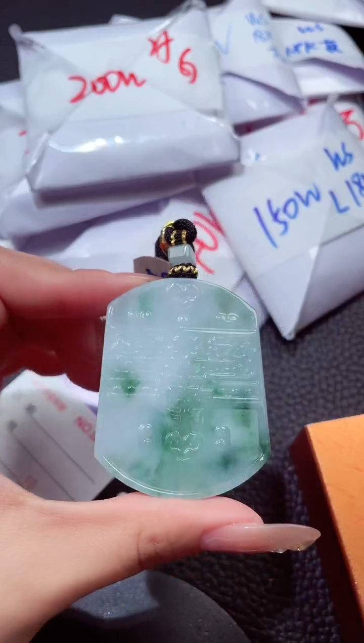 颈饰18K金镶嵌翡翠00000