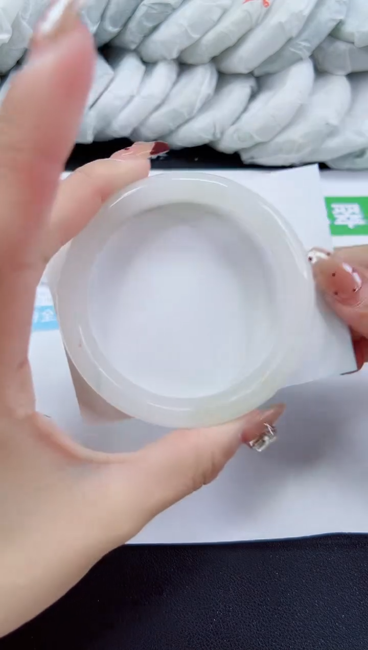 【闪购商品】石英质玉手镯未镶嵌231