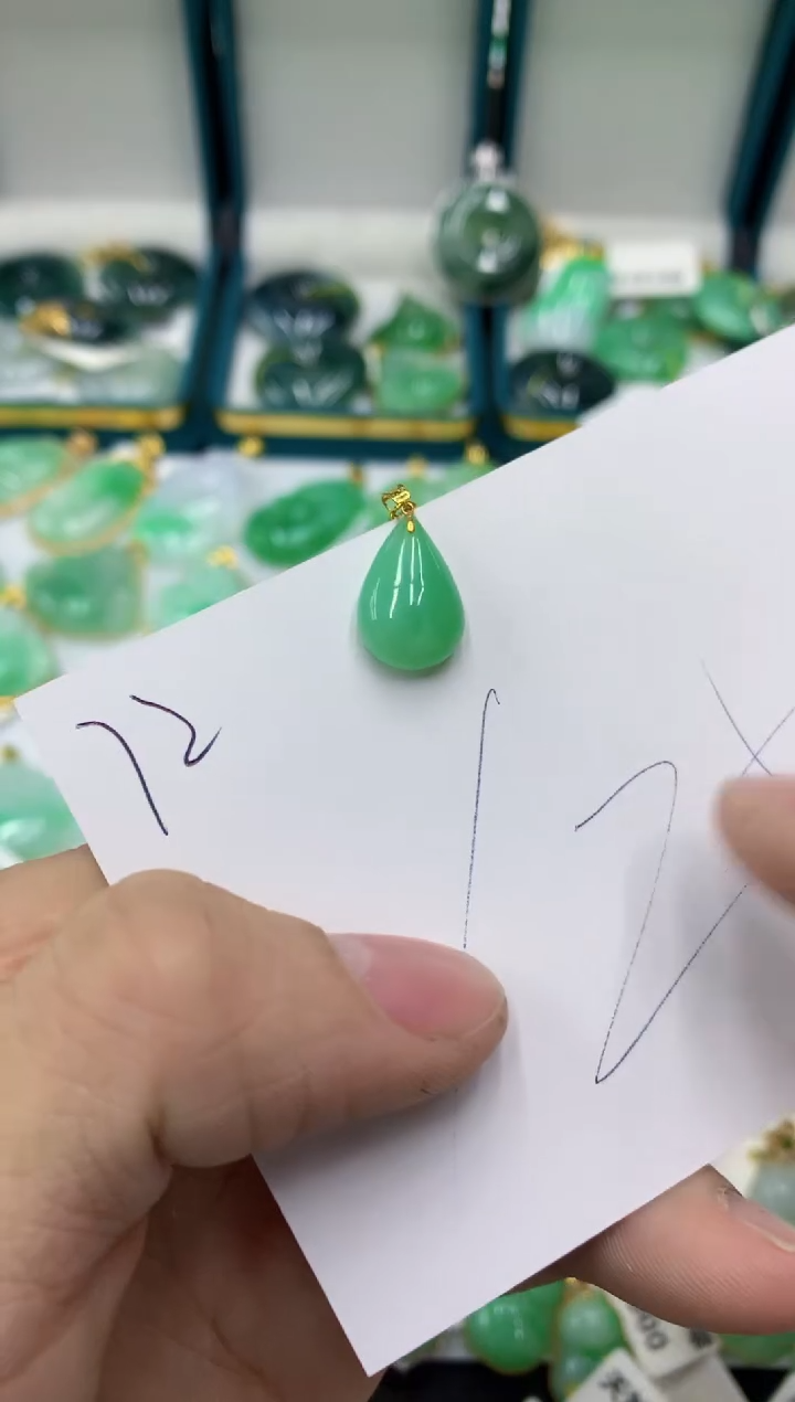 【闪购商品】翡翠颈饰18K金镶嵌11111111111
