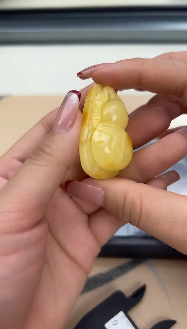 【闪购商品】琥珀裸石未镶嵌蜜蜡吊坠