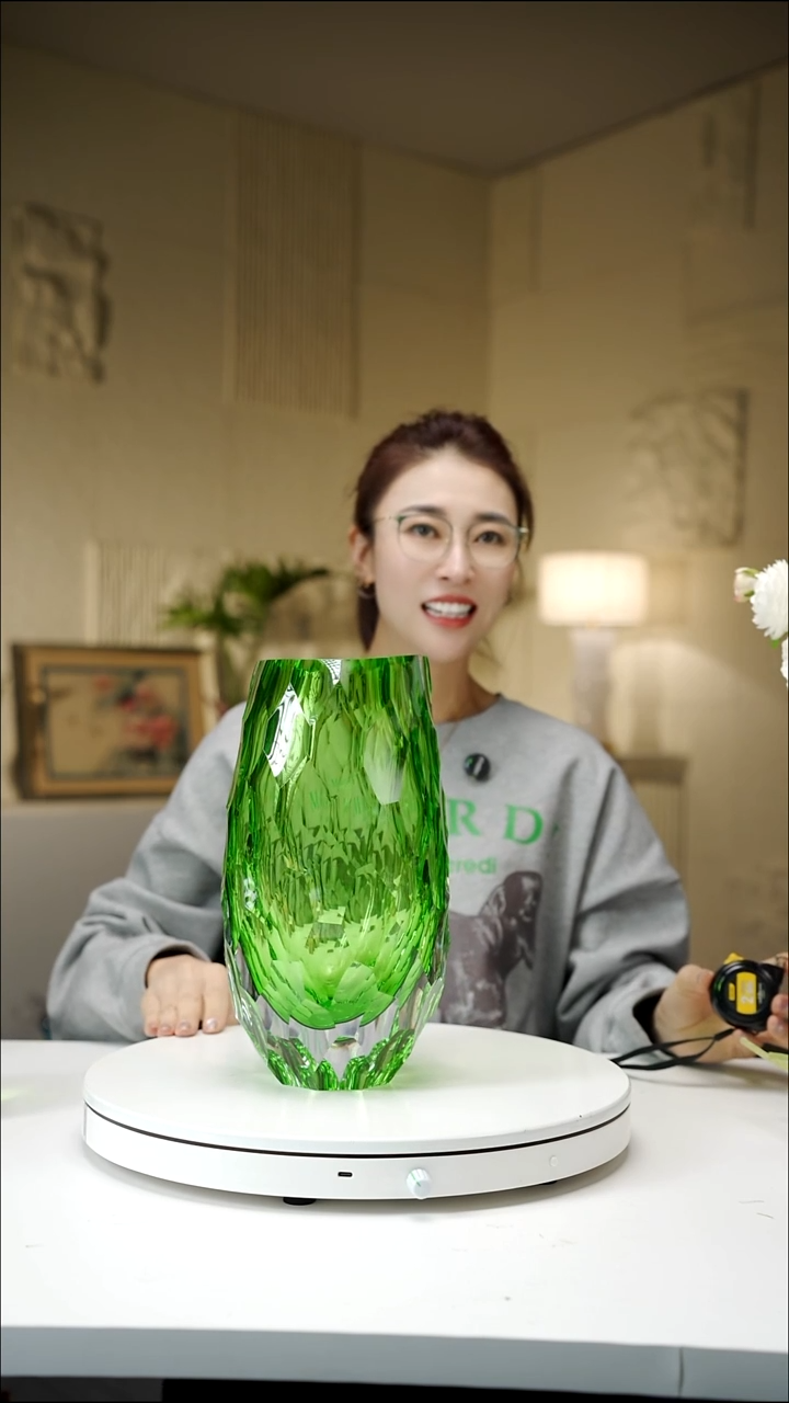 手工艺品琉璃局*人翠绿色凹面花瓶