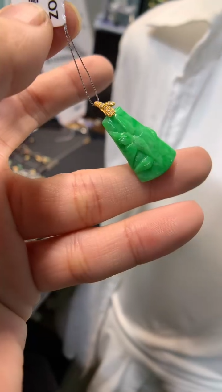 颈饰18K金镶嵌翡翠竹节