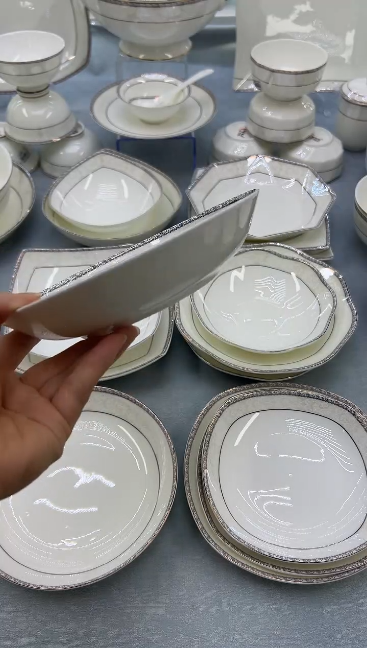 骨瓷玲珑8饭2个   