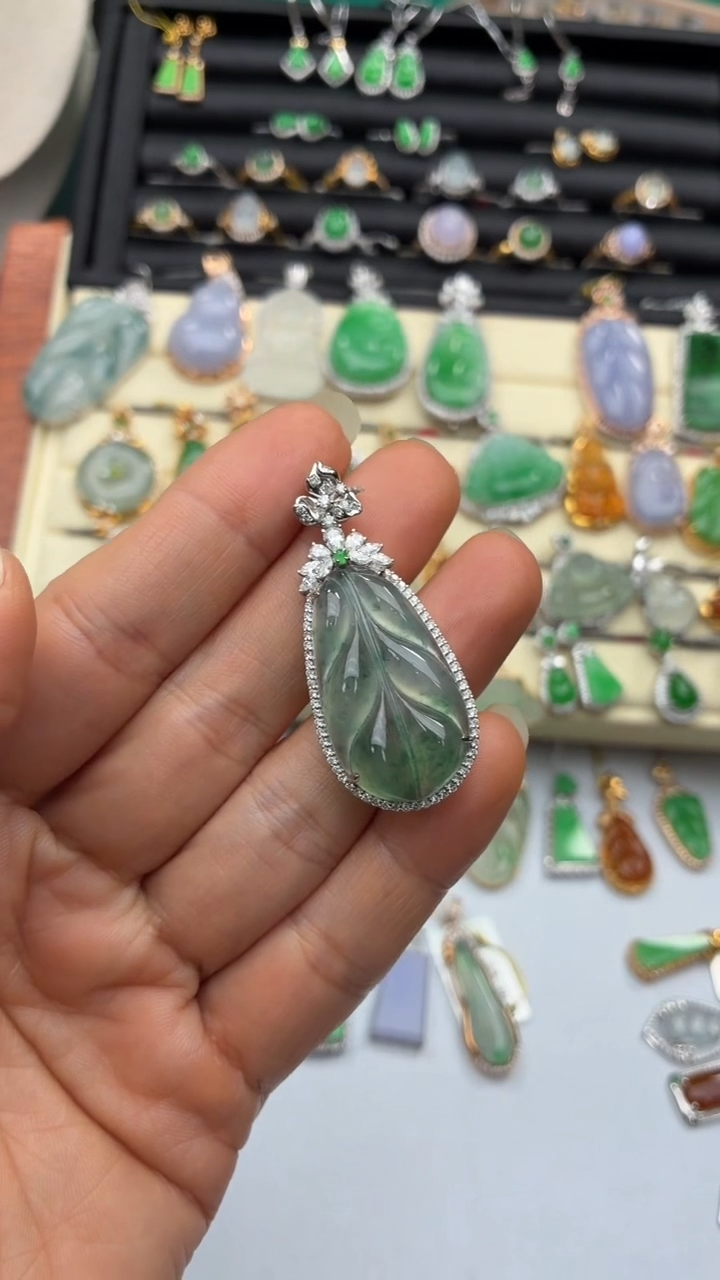 颈饰18K金镶嵌翡翠天然翡翠A货