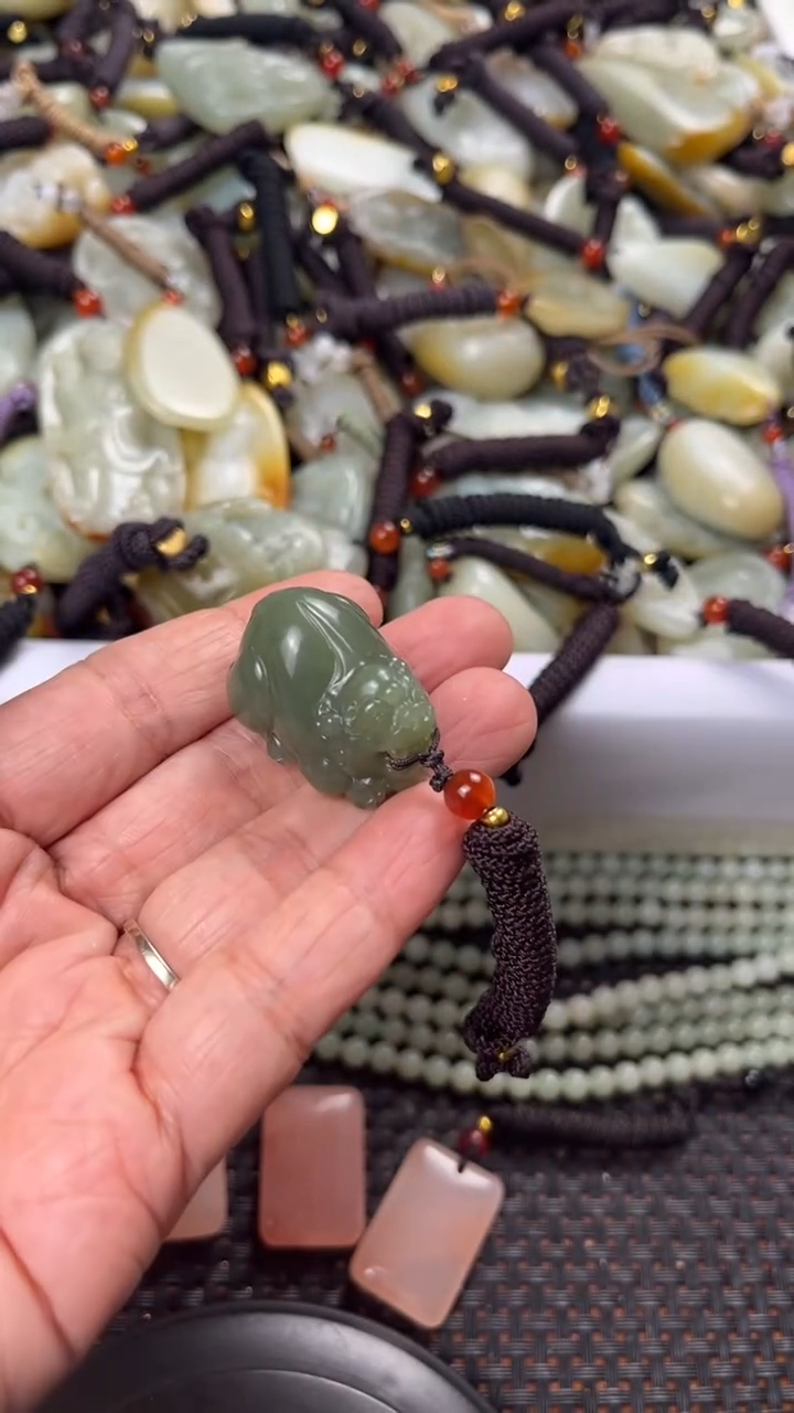 【闪购商品】和田玉颈饰未镶嵌多样性发货没有证书拍一发一有瑕