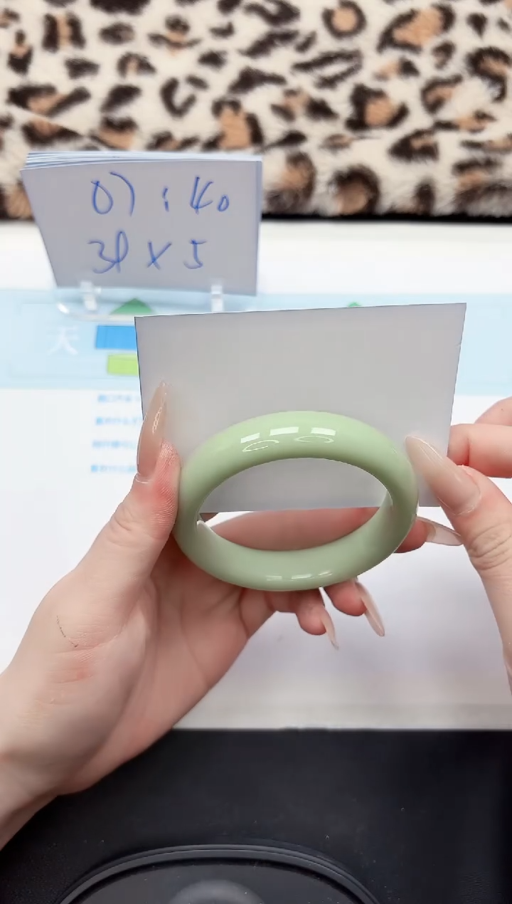 【闪购商品】石英质玉手镯未镶嵌222-56