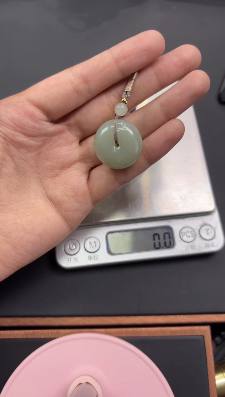 【闪购商品】和田玉吊坠(赠链)未镶嵌且末微色差近矿吊坠