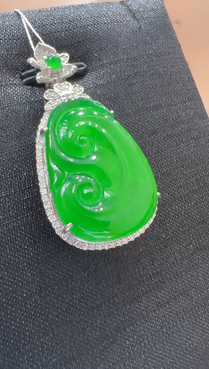 【闪购商品】翡翠吊坠(不含链)18K金镶嵌              