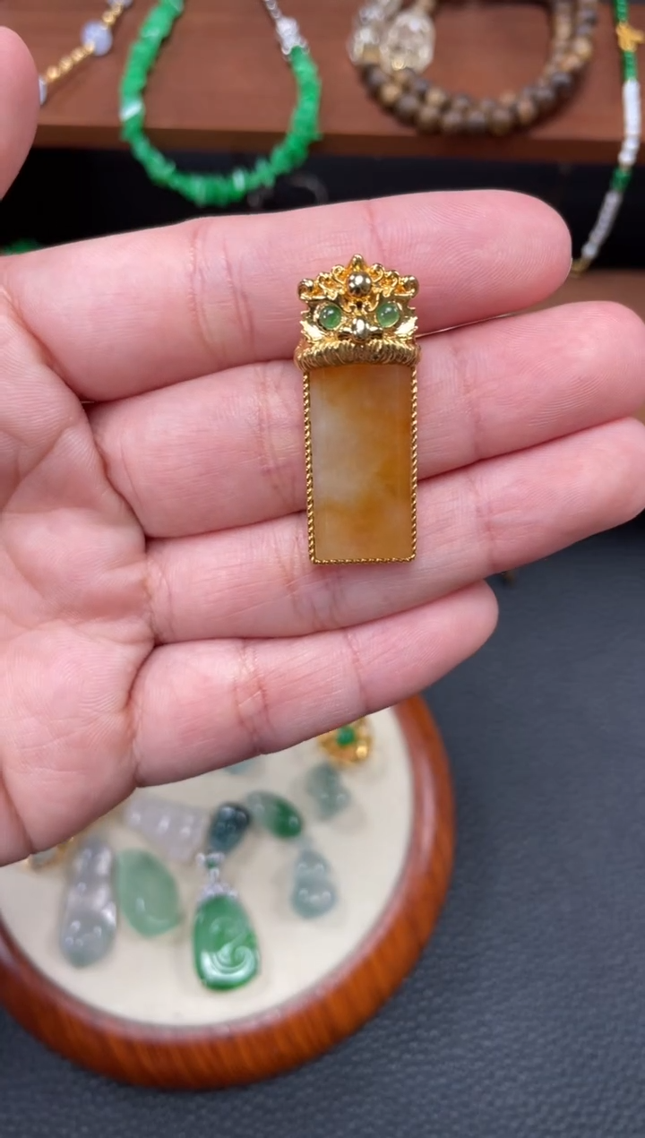 【闪购商品】翡翠吊坠(不含链)18K金镶嵌一个   P528