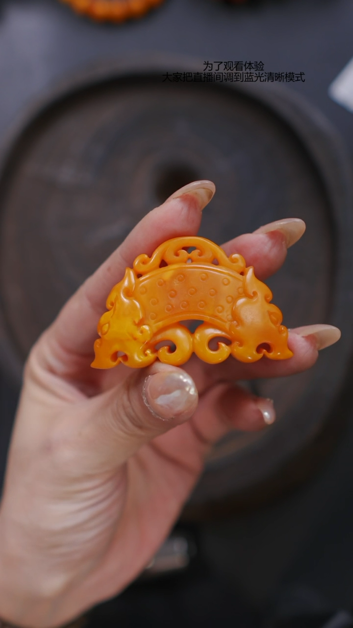 【闪购商品】琥珀裸石未镶嵌老蜡雕刻件（单品）