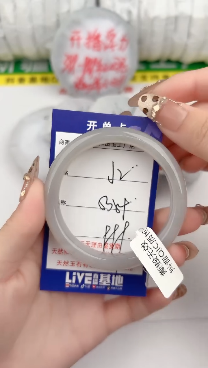 【闪购商品】和田玉手镯未镶嵌2颜色微差无瑕疵