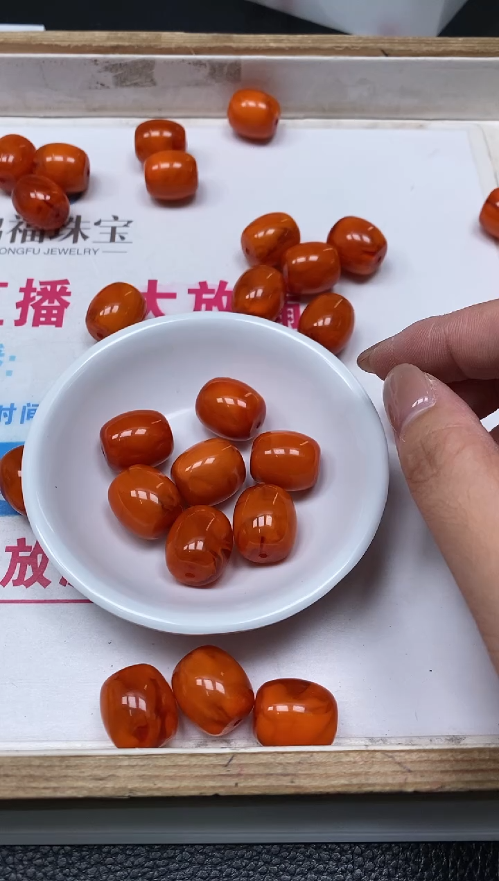 未镶嵌蜜蜡裸石M18红皮蜡16*18枣珠2个9.9元