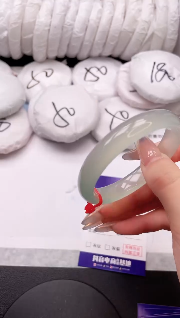 【闪购商品】石英质玉手镯未镶嵌22L258-53