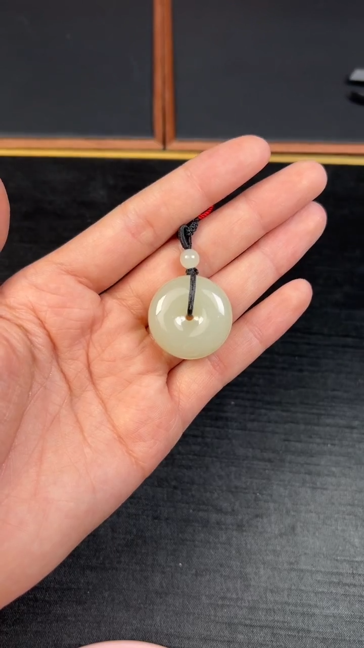 【闪购商品】和田玉吊坠(赠链)未镶嵌且末金山微色差