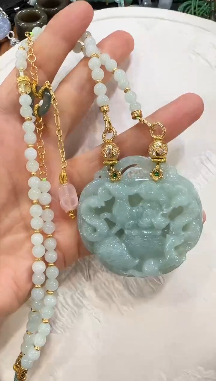 翡翠未镶嵌颈饰国风