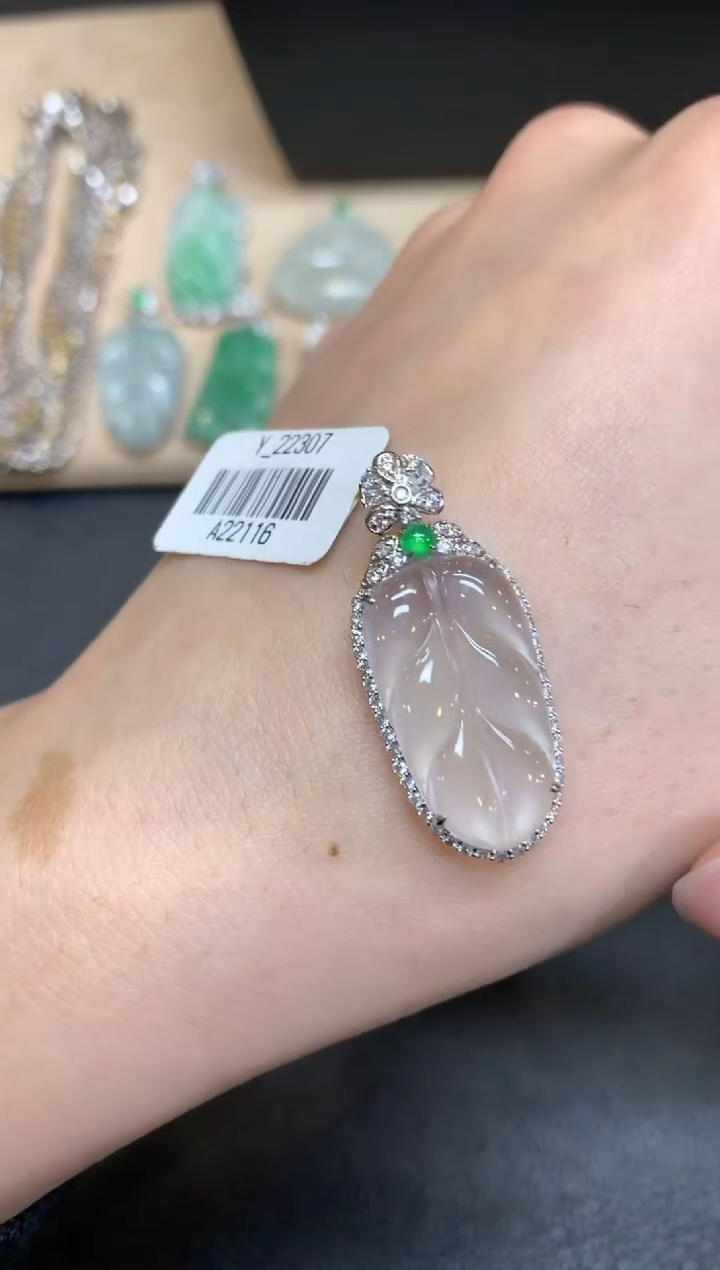 【闪购商品】翡翠颈饰18K金镶嵌叶子【无服务费】