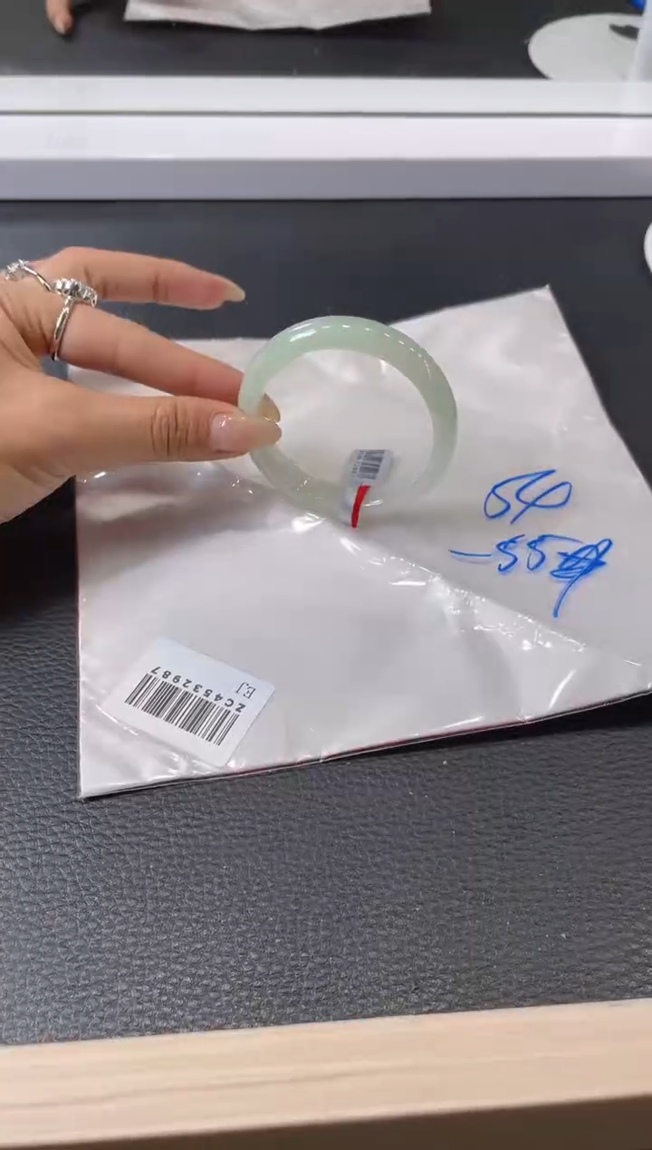 【闪购商品】翡翠手镯未镶嵌手镯