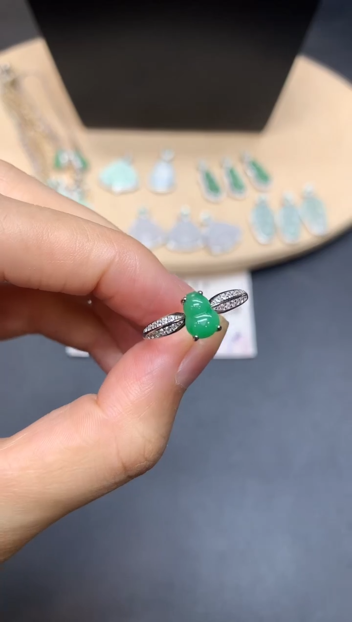 【闪购商品】翡翠戒指银S925镶嵌葫芦【无服务费】
