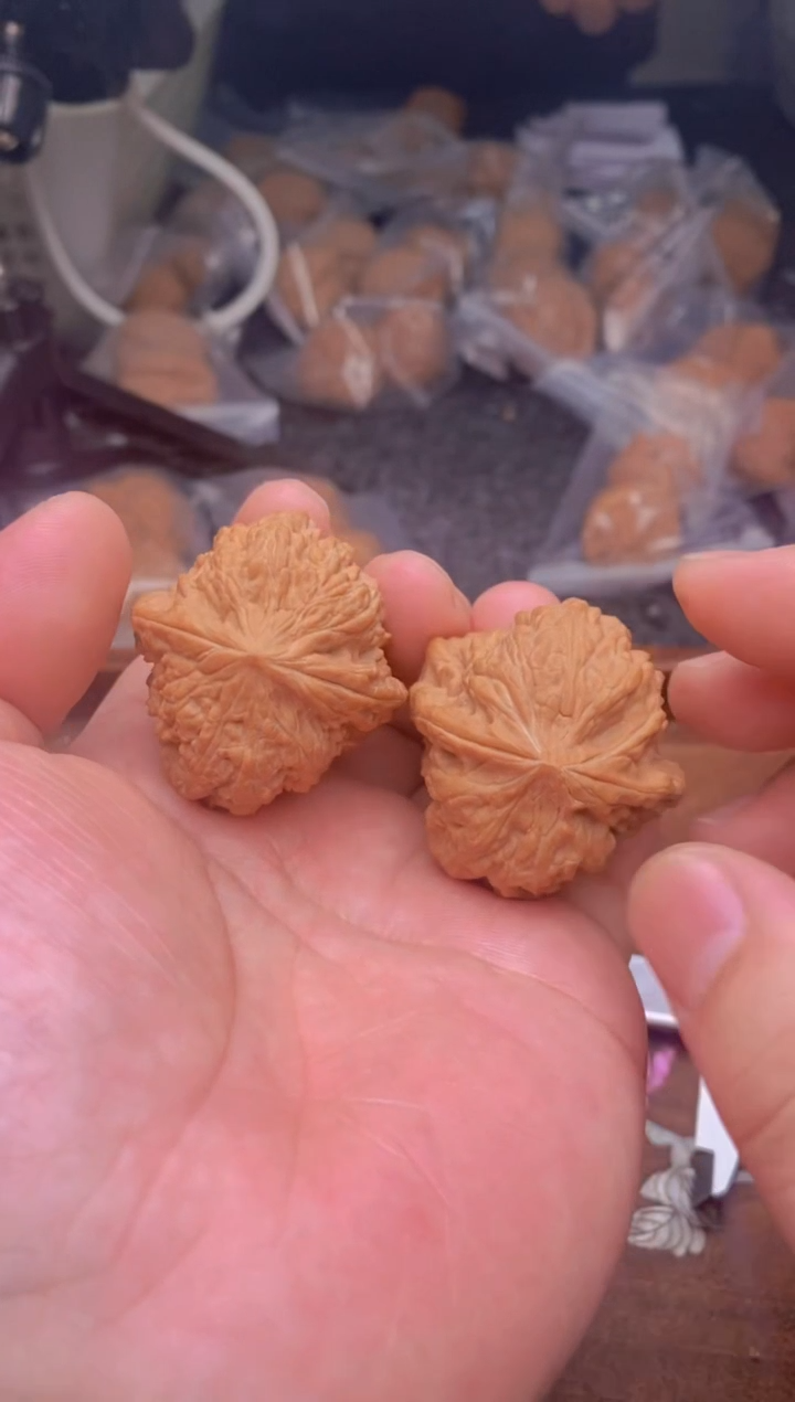 【闪购商品】文玩核桃把件B46号凹底40尺