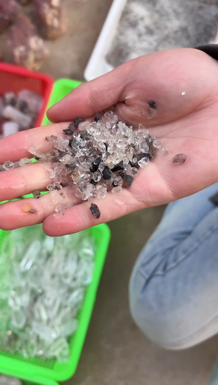 【闪购商品】水晶摆件未镶嵌闪灵钻碎石50g