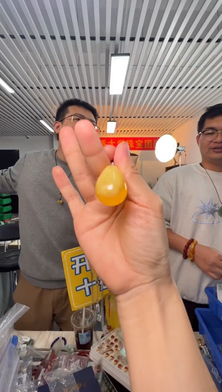 蜜蜡颈饰未镶嵌DYL-琥珀蜜蜡吊坠水滴约6-7g