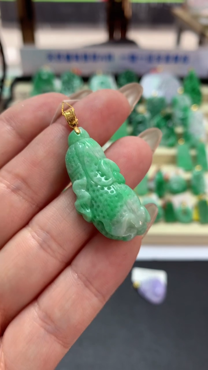 【闪购商品】翡翠吊坠(不含链)18K金镶嵌挂件