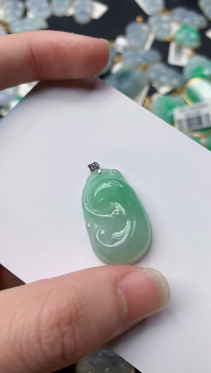 【闪购商品】翡翠颈饰18K金镶嵌81.......