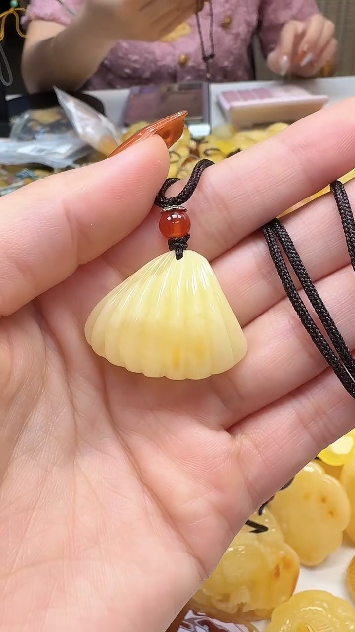 裸石琥珀未镶嵌如图